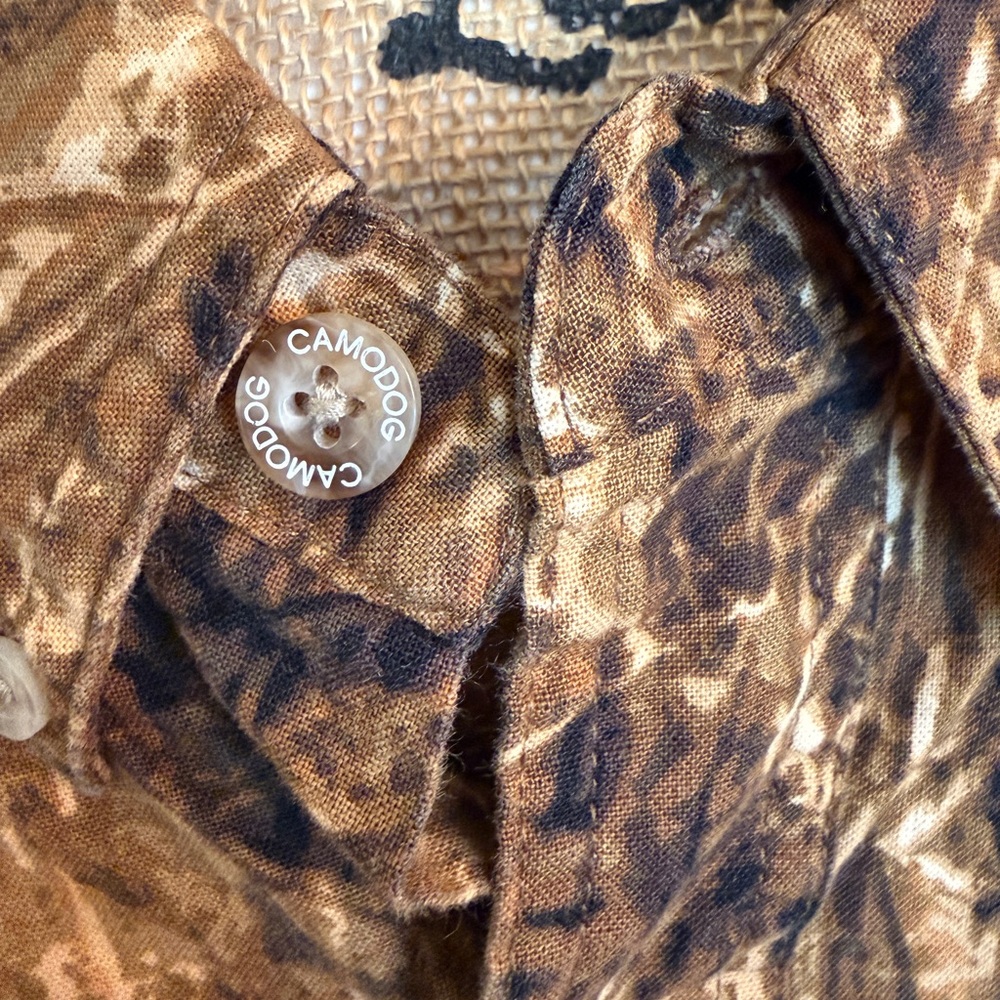 Wrangler Camodog Hunting Brown Ducks & Dog Patterned Button Down Shirt - Picture 5 of 10